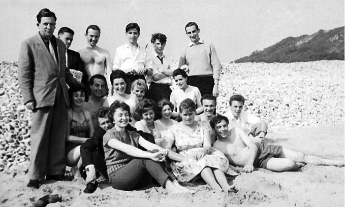 TG%20on%20beach.psd