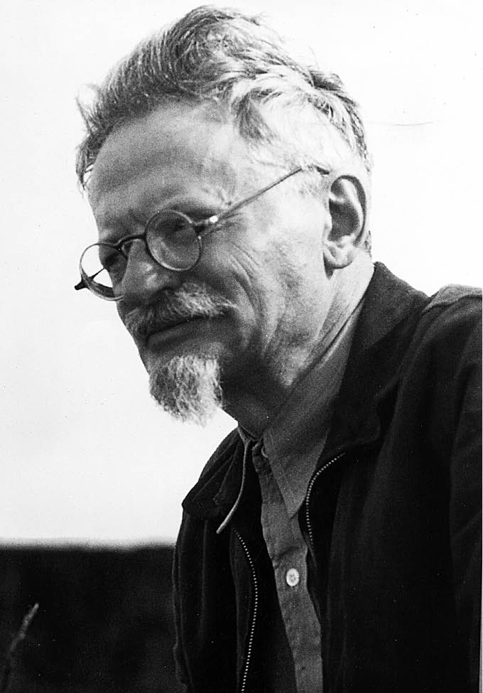 TROTSKY%20EN%20GRAN%20FORMATO%20gray.psd
