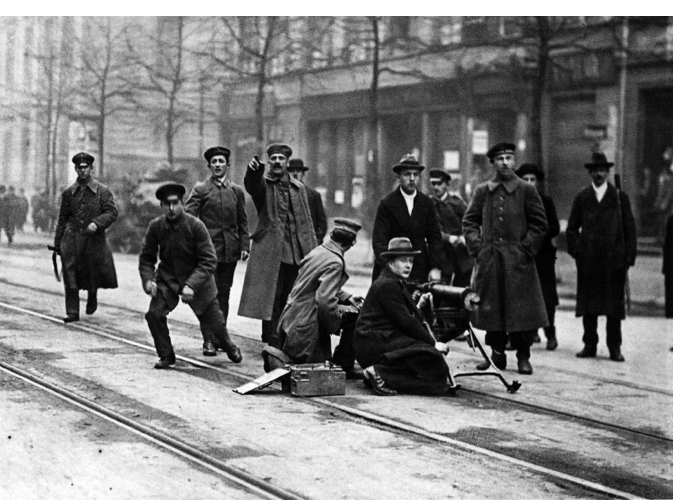 Spartacists in Berlin preparing defensive positions