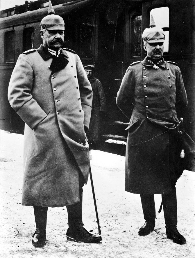 Generals Paul von Hindenburg (left) and Erich Ludendorff (right)